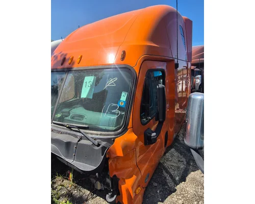 FREIGHTLINER Cascadia Cab