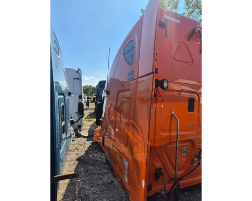 FREIGHTLINER Cascadia Cab