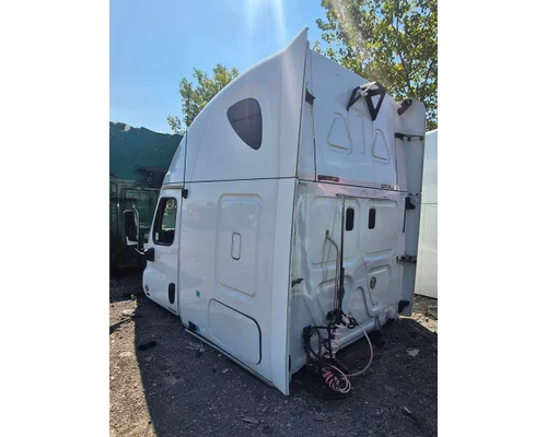 FREIGHTLINER Cascadia Cab
