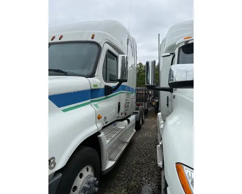 FREIGHTLINER Cascadia Complete Vehicle