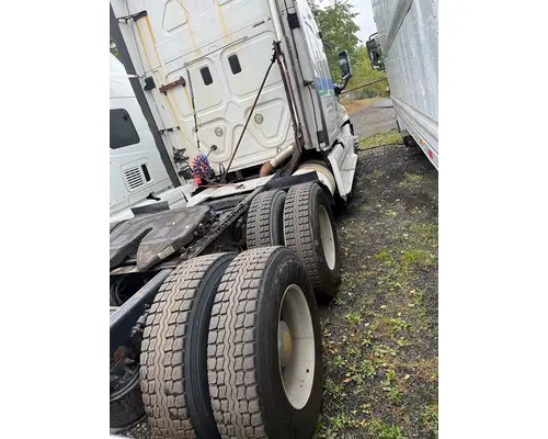FREIGHTLINER Cascadia Complete Vehicle