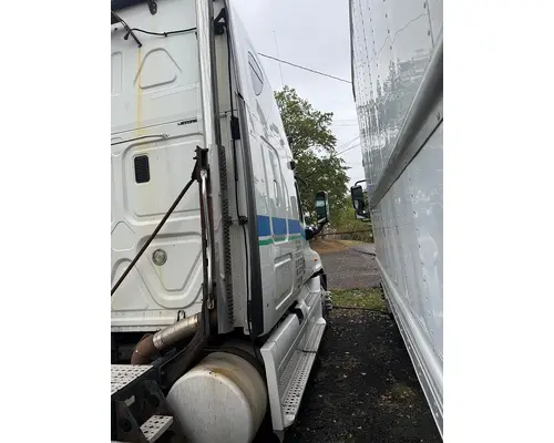 FREIGHTLINER Cascadia Complete Vehicle