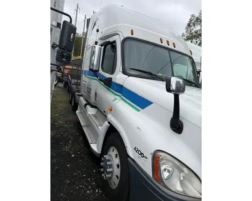 FREIGHTLINER Cascadia Complete Vehicle