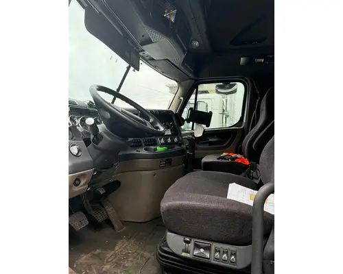 FREIGHTLINER Cascadia Complete Vehicle