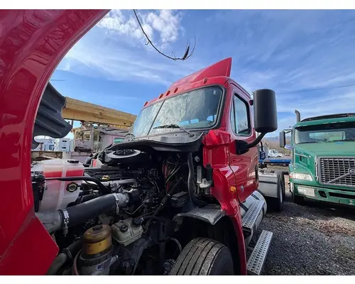 FREIGHTLINER Cascadia Complete Vehicle