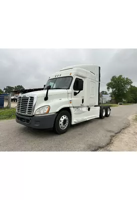 FREIGHTLINER Cascadia Complete Vehicle