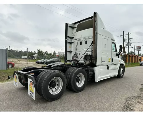 FREIGHTLINER Cascadia Complete Vehicle