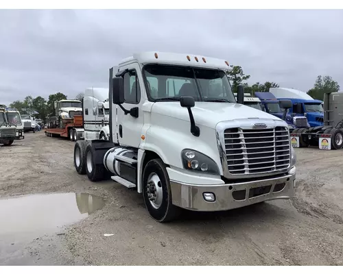 FREIGHTLINER Cascadia Complete Vehicle