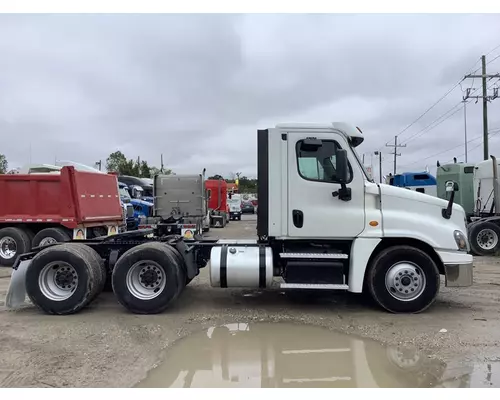 FREIGHTLINER Cascadia Complete Vehicle