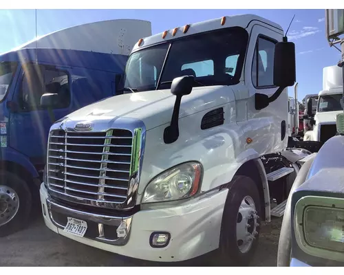 FREIGHTLINER Cascadia Complete Vehicle