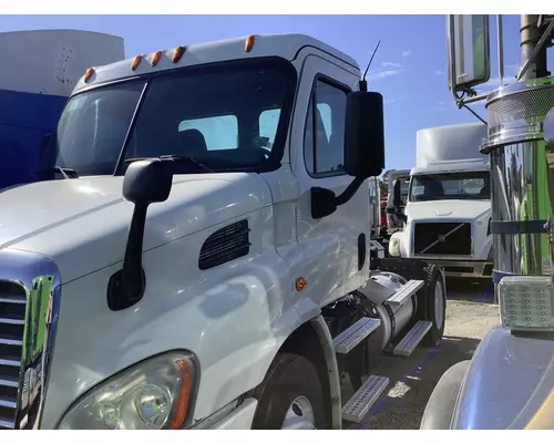 FREIGHTLINER Cascadia Complete Vehicle