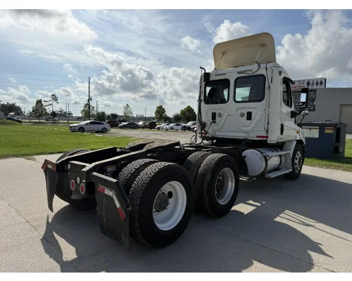 FREIGHTLINER Cascadia Complete Vehicle