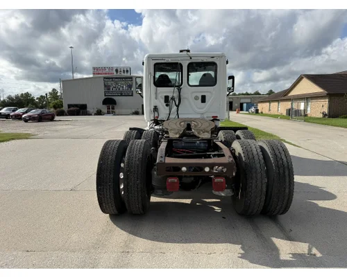 FREIGHTLINER Cascadia Complete Vehicle