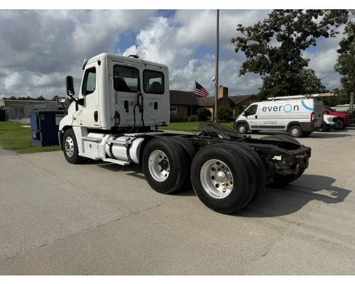 FREIGHTLINER Cascadia Complete Vehicle