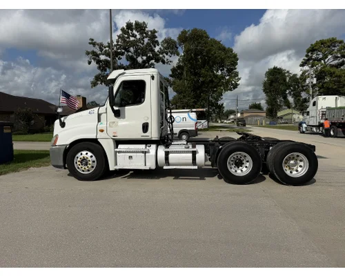 FREIGHTLINER Cascadia Complete Vehicle