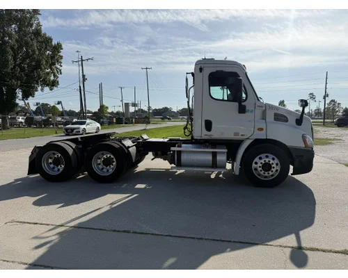 FREIGHTLINER Cascadia Complete Vehicle