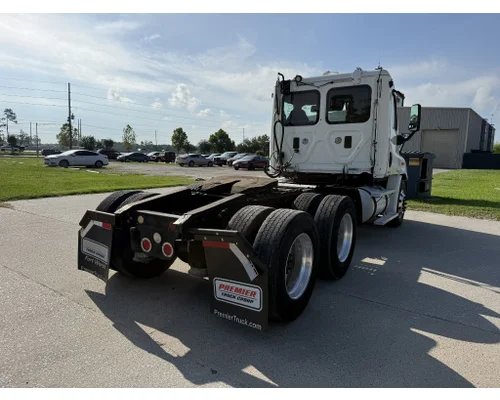 FREIGHTLINER Cascadia Complete Vehicle