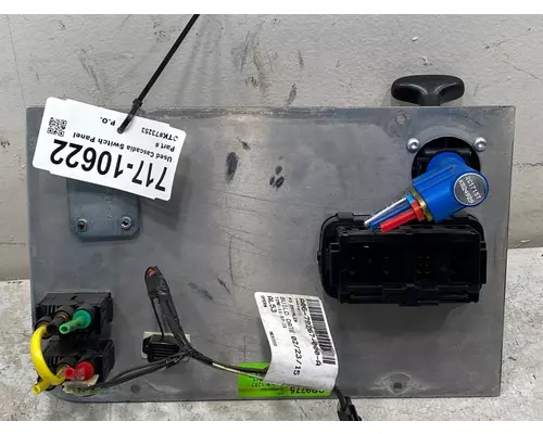 FREIGHTLINER Cascadia Dash  Console Switch