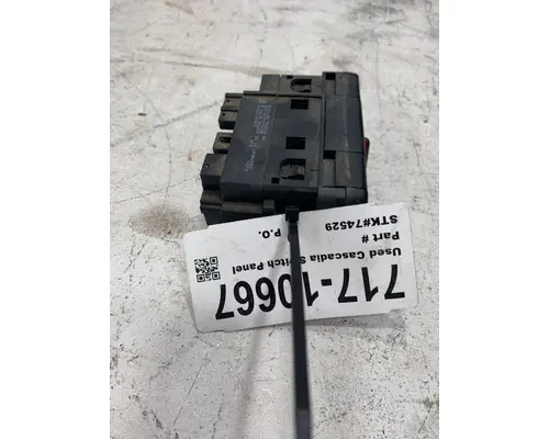 FREIGHTLINER Cascadia Dash  Console Switch
