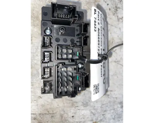 FREIGHTLINER Cascadia Dash  Console Switch