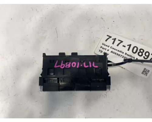FREIGHTLINER Cascadia Dash  Console Switch