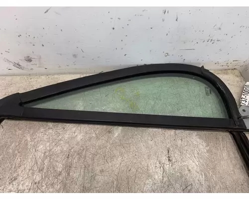 FREIGHTLINER Cascadia Door Vent Glass