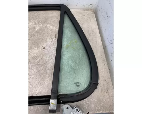 FREIGHTLINER Cascadia Door Vent Glass