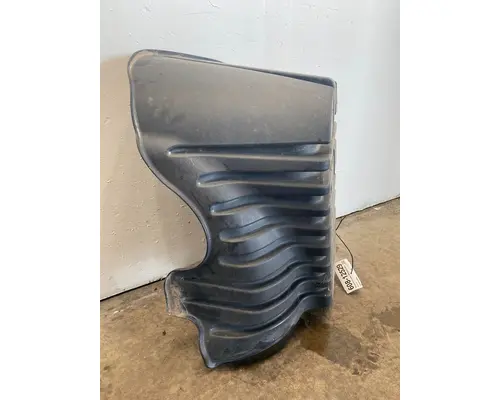 FREIGHTLINER Cascadia Fender Extension