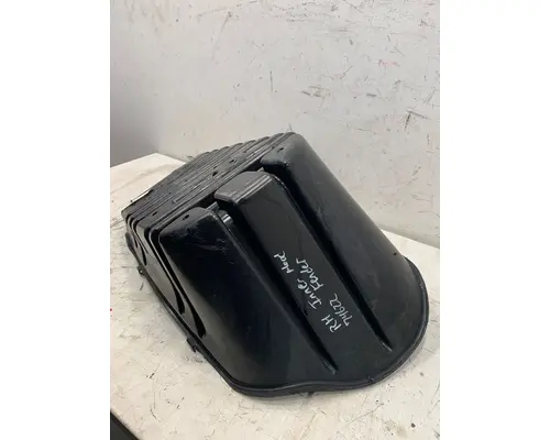 FREIGHTLINER Cascadia Fender Extension