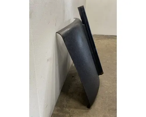 FREIGHTLINER Cascadia Fender Extension