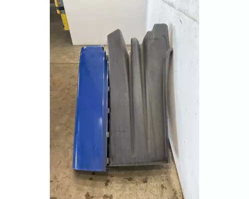 FREIGHTLINER Cascadia Fender Extension
