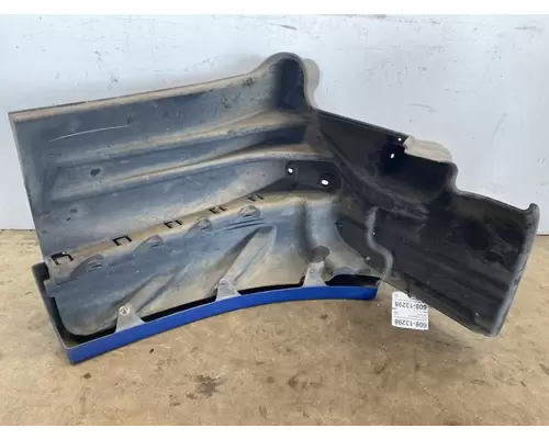 FREIGHTLINER Cascadia Fender Extension