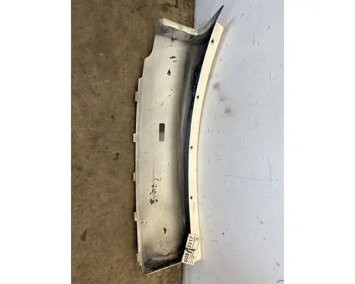 FREIGHTLINER Cascadia Fender Extension