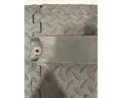 FREIGHTLINER Cascadia Fender Extension