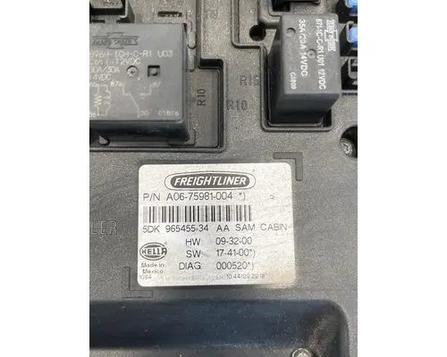 FREIGHTLINER Cascadia Fuse Box