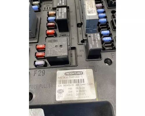 FREIGHTLINER Cascadia Fuse Box
