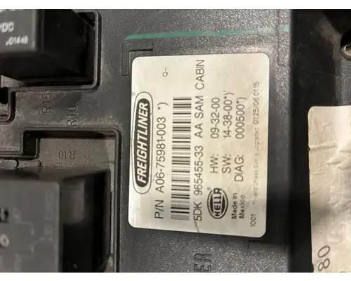 FREIGHTLINER Cascadia Fuse Box