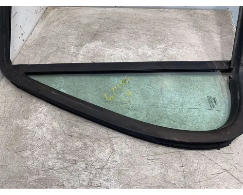 FREIGHTLINER Cascadia Glass