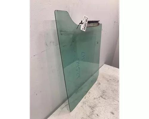 FREIGHTLINER Cascadia Glass