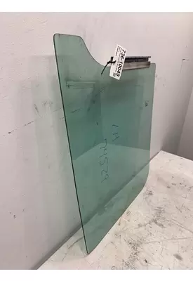 FREIGHTLINER Cascadia Glass