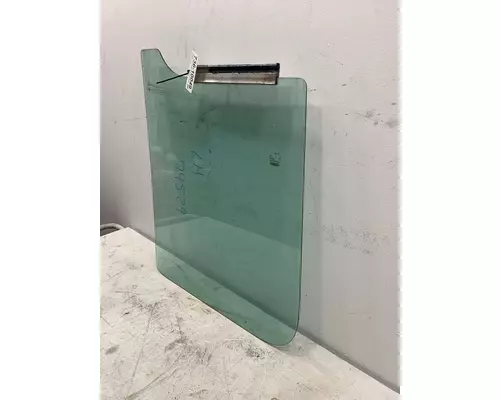 FREIGHTLINER Cascadia Glass