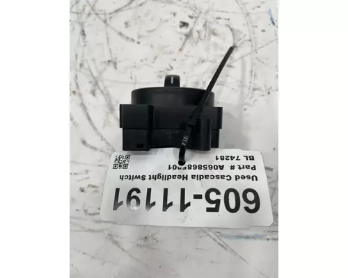 FREIGHTLINER Cascadia Headlight Switch