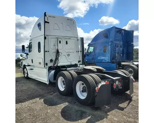 FREIGHTLINER Cascadia Heavy Trucks