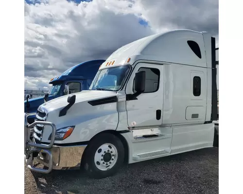 FREIGHTLINER Cascadia Heavy Trucks