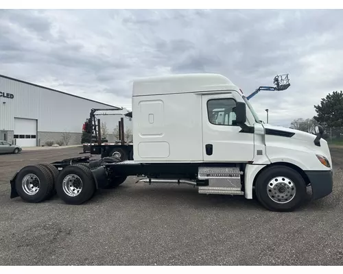 FREIGHTLINER Cascadia Heavy Trucks