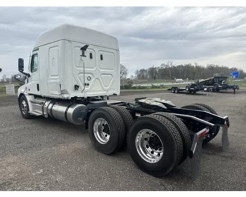 FREIGHTLINER Cascadia Heavy Trucks