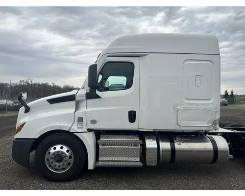 FREIGHTLINER Cascadia Heavy Trucks