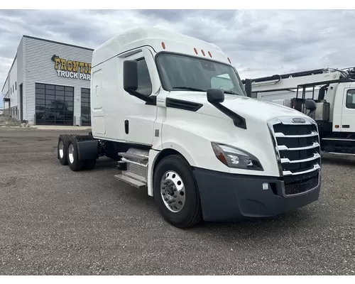 FREIGHTLINER Cascadia Heavy Trucks