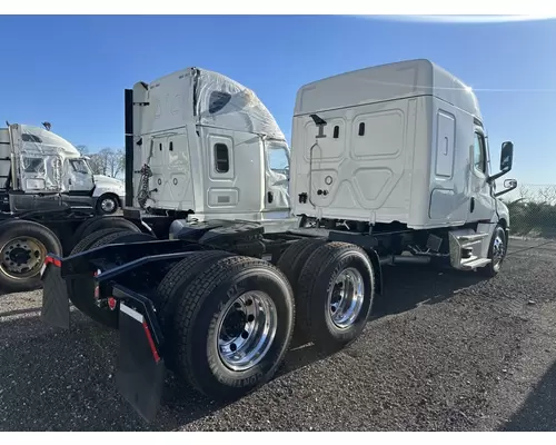 FREIGHTLINER Cascadia Heavy Trucks