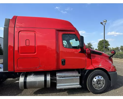 FREIGHTLINER Cascadia Heavy Trucks